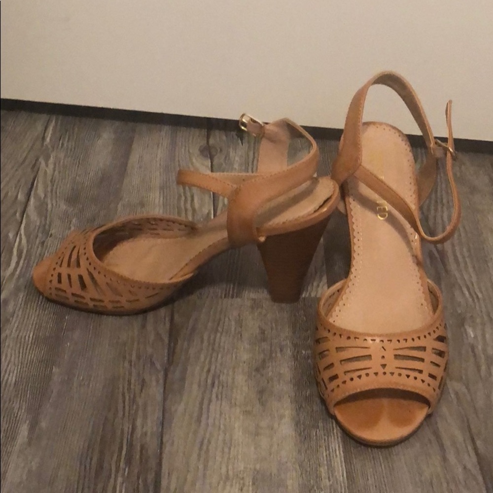 Sandals - Picture 2 of 4